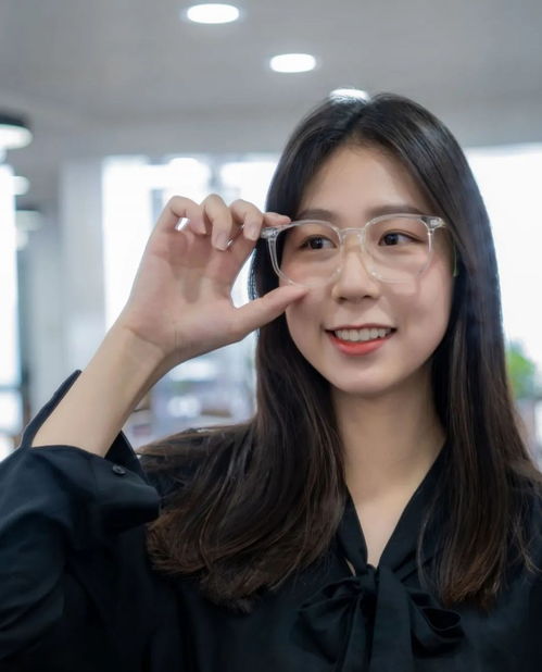 新年配镜指南 为何抗蓝光眼镜是明智之选？