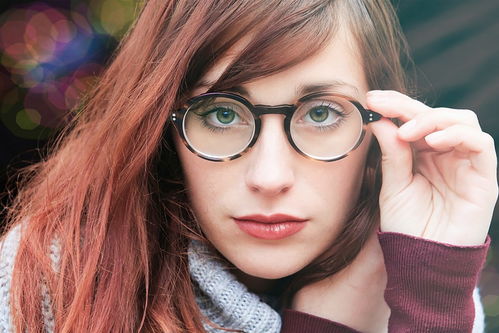 眼镜更换频率与日常护理方法